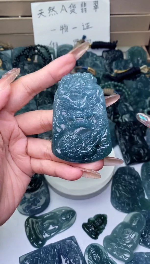 翡翠未镶嵌颈饰