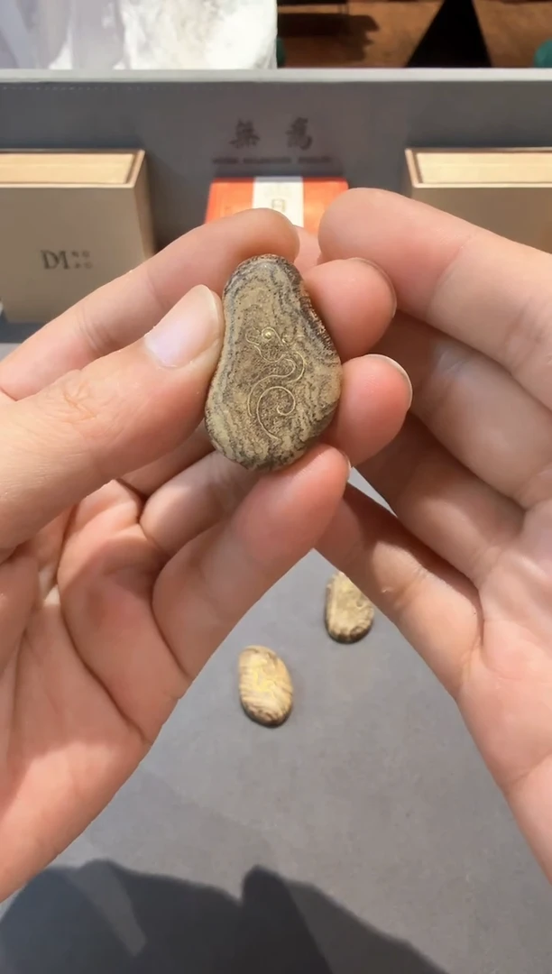 ?**斐沉香生肖牛挂件