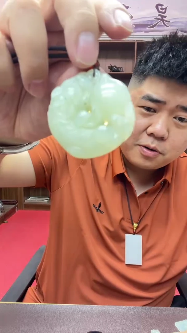 岫玉未镶嵌颈饰吊坠貔貅