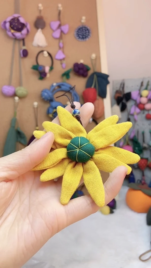 布艺非金属太阳花手机挂