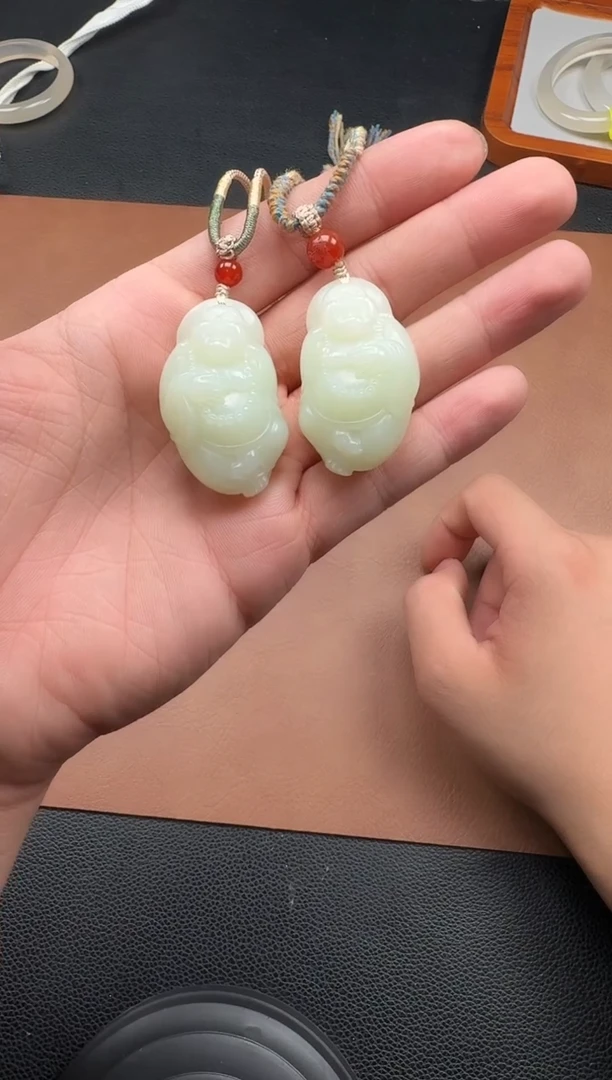 和田玉未镶嵌颈饰和田玉佛公吊坠多样性发其一