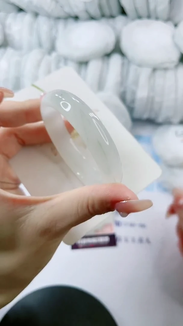 【闪购商品】石英质玉手镯未镶嵌0816940736-多样性发货