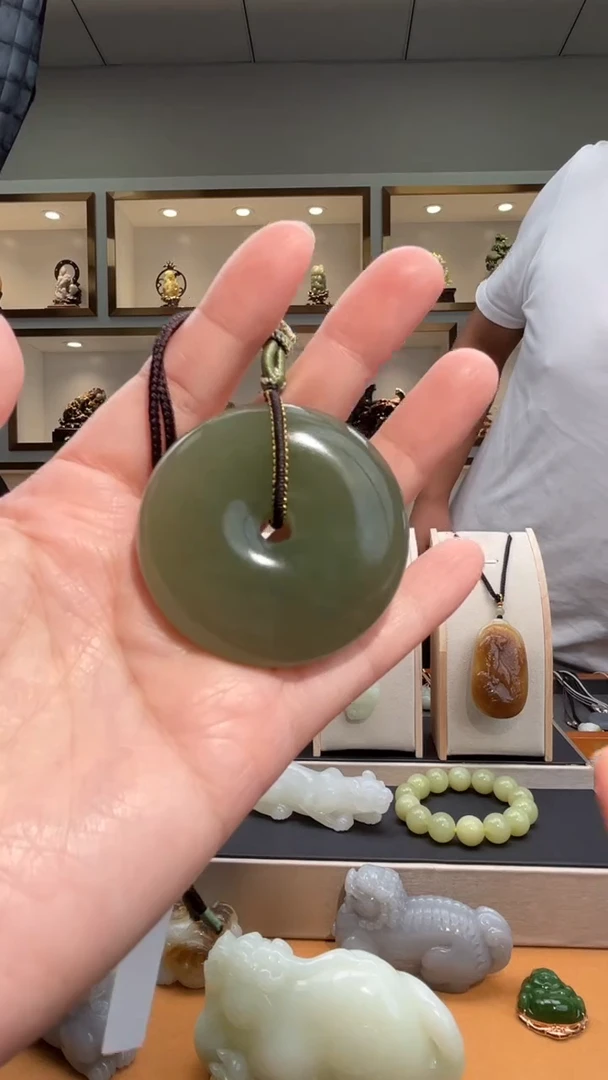 颈饰未镶嵌和田玉苏