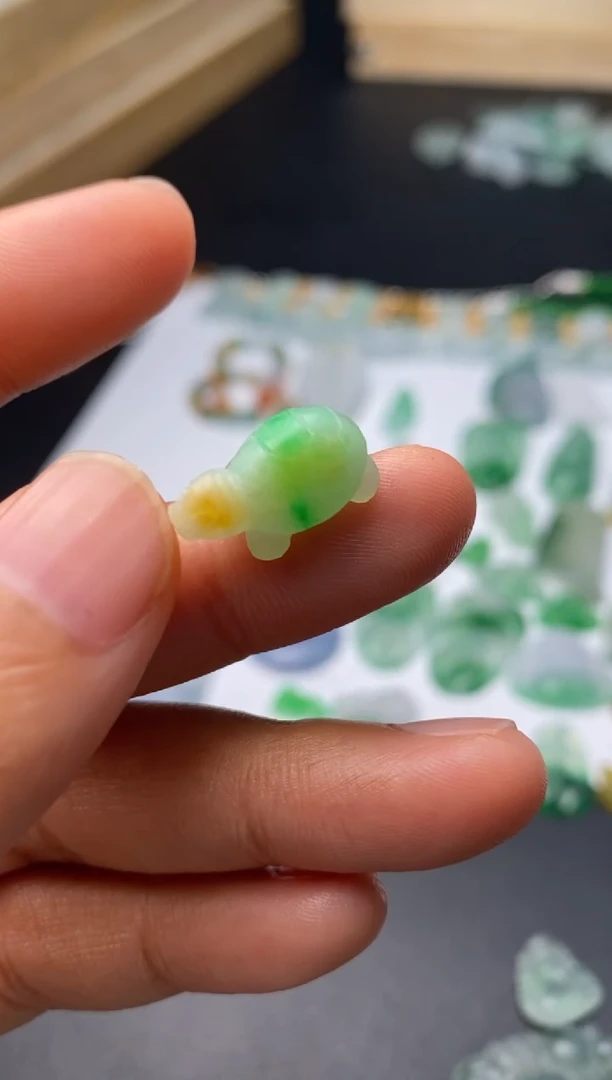 定制翡翠未镶嵌毛货翡翠~
