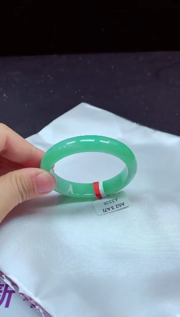 【闪购商品】翡翠手镯未镶嵌贵妃52+