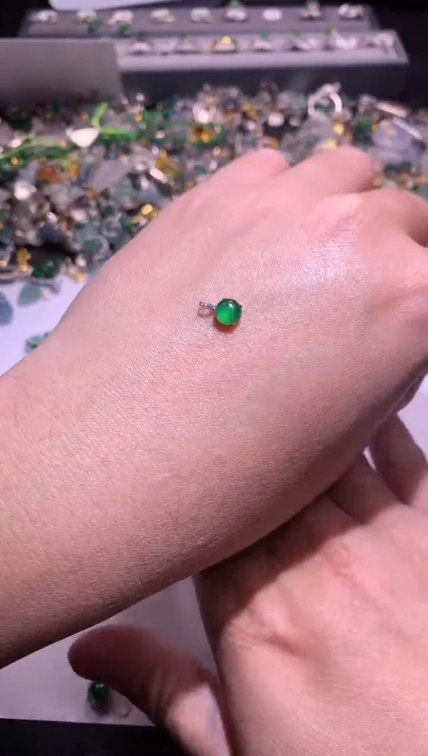 【闪购商品】翡翠吊坠(不含链)18K金镶嵌11