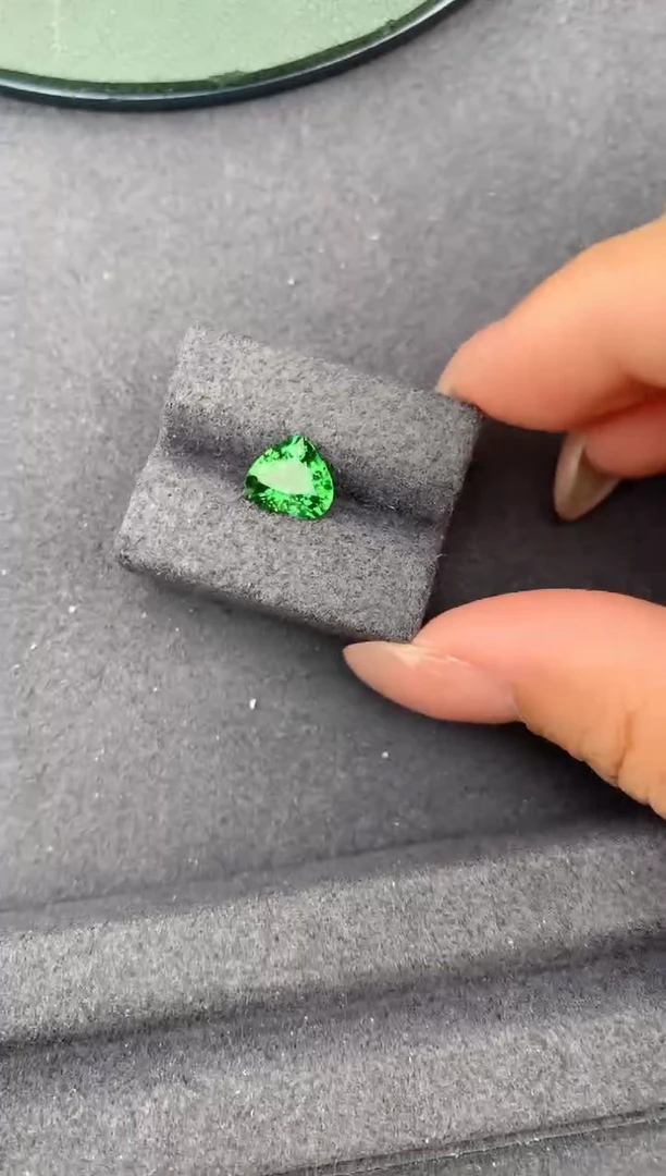 未镶嵌珠宝半成品石榴石（沙弗莱）2ct沙弗莱 FG