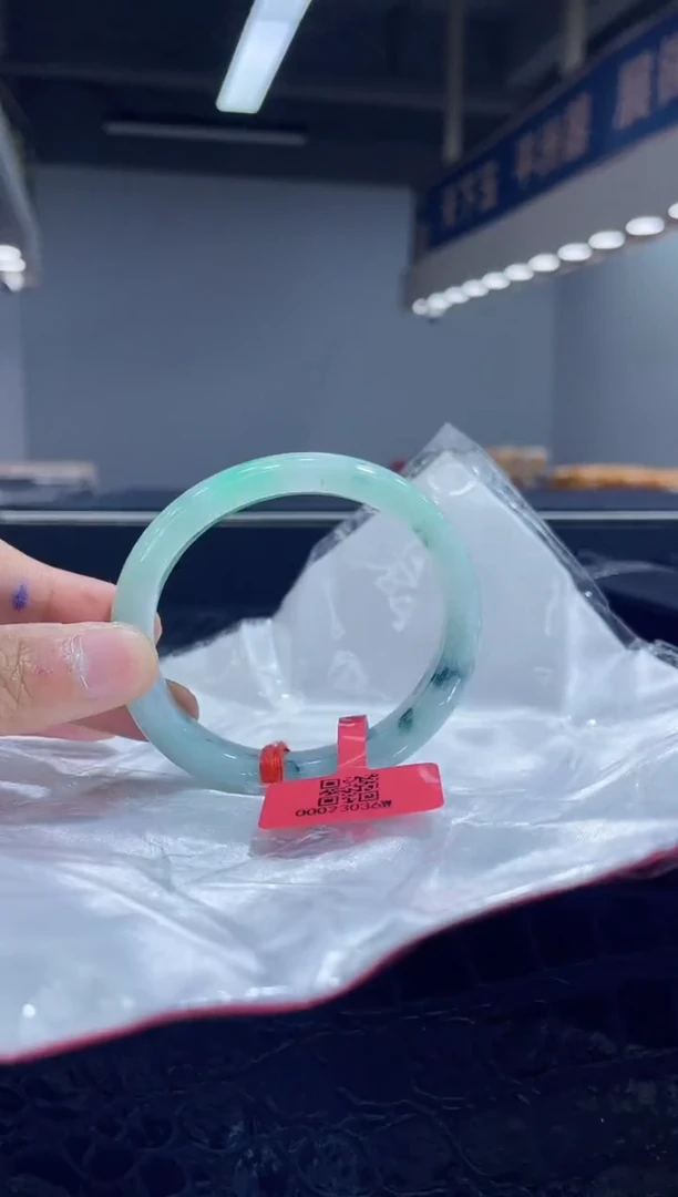 未镶嵌手镯（贵妃镯）翡翠15