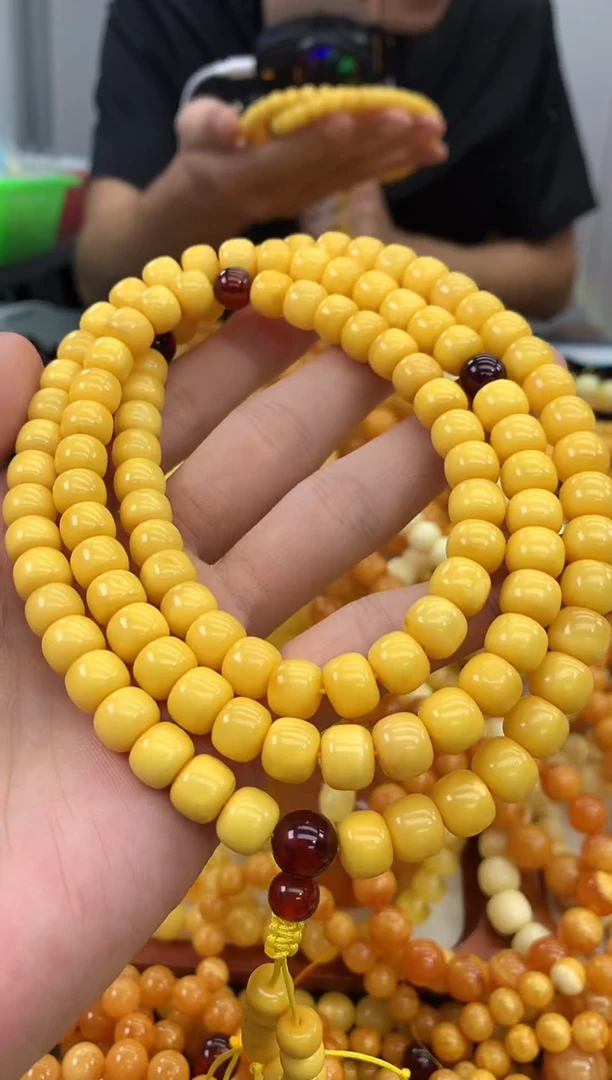 裸石琥珀未镶嵌链子