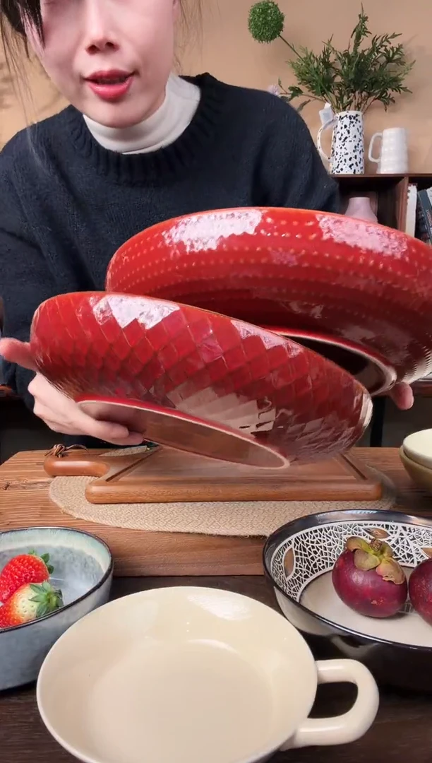 9.8英寸复古红浮雕大汤盆2只微瑕