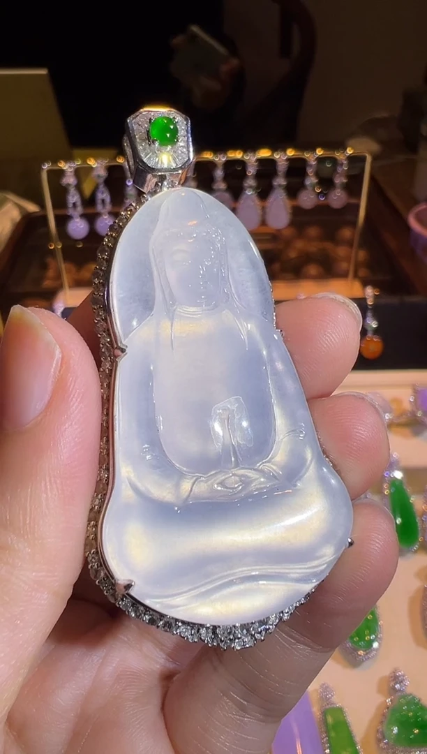 【闪购商品】翡翠吊坠(赠链)18K金镶嵌玻璃种极光白观音吊坠