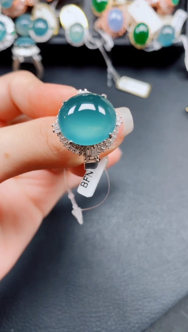 未镶嵌戒指翡翠?**?翡翠