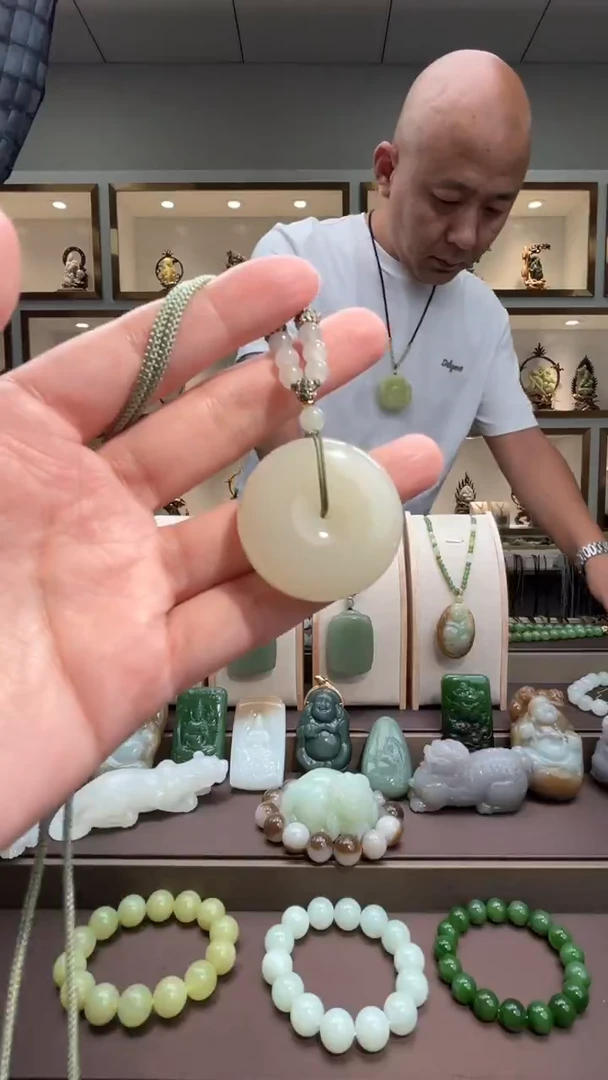 颈饰未镶嵌和田玉苏