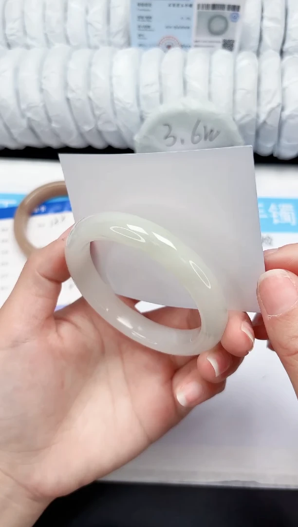 【闪购商品】石英质玉手镯未镶嵌189-58