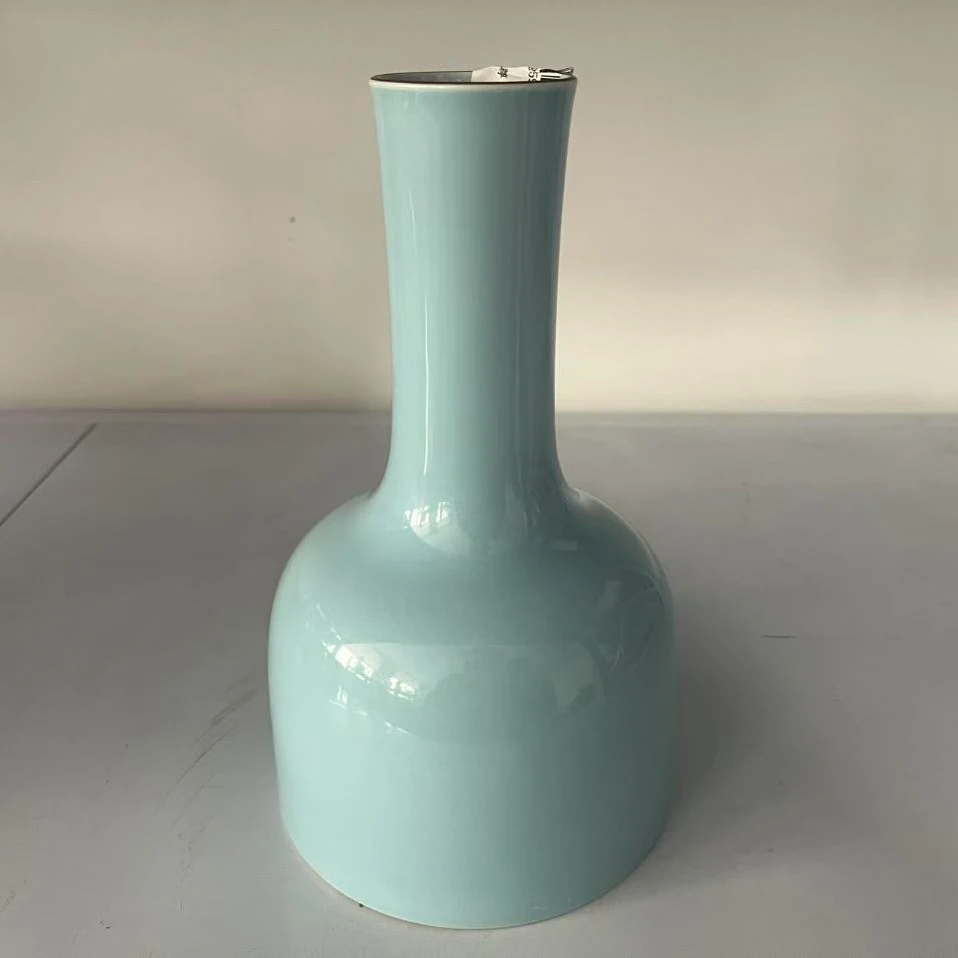 景德镇陶瓷浅蓝摇铃尊