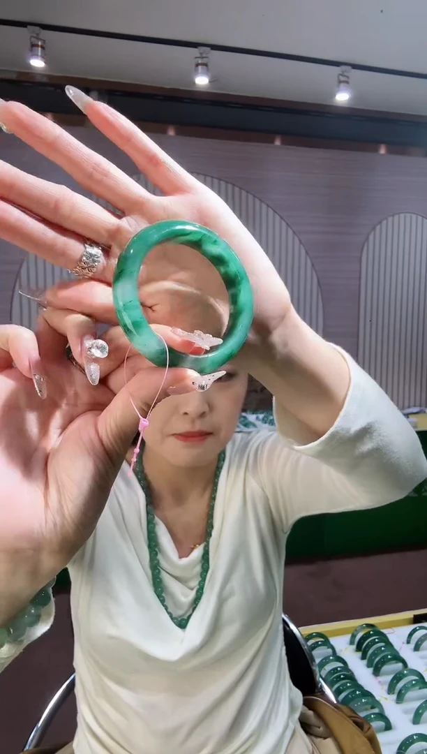 【闪购商品】石英质玉手镯未镶嵌1