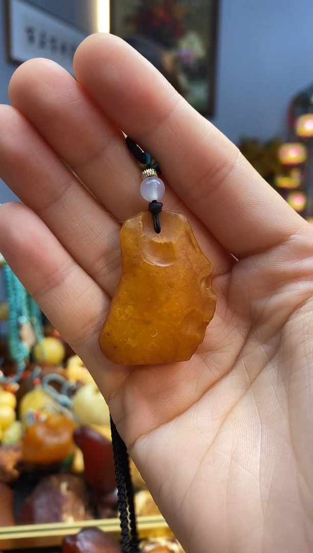 未镶嵌颈饰琥珀吊坠
