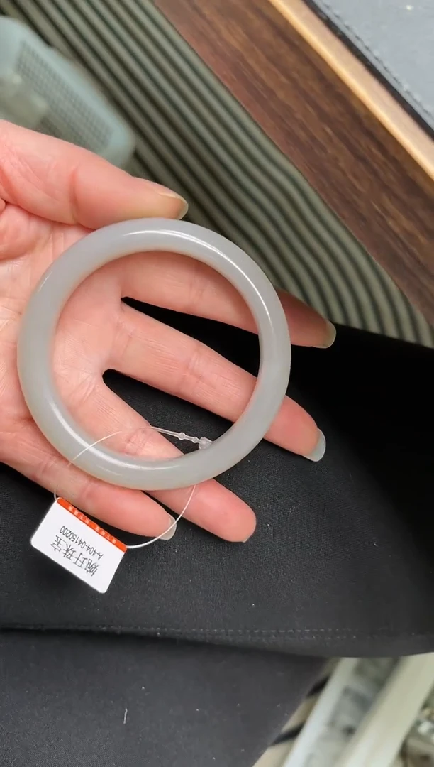 【闪购商品】和田玉手镯未镶嵌圈口60  H-9