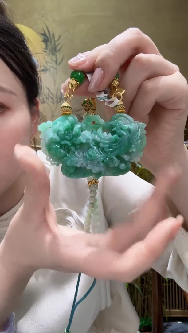 翡翠未镶嵌颈饰吊坠