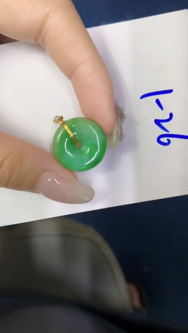 翡翠18K金镶嵌颈饰缅甸天然翡翠A货