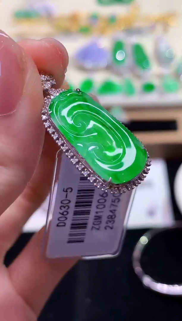 吊坠(不含链)18K金镶嵌翡翠SY多样性发其一