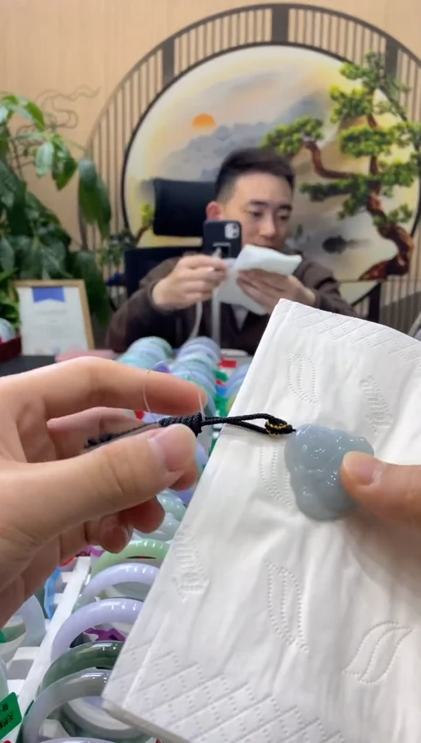 【闪购商品】翡翠颈饰未镶嵌000010342