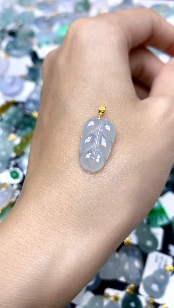 颈饰18K金镶嵌翡翠天然A货翡翠