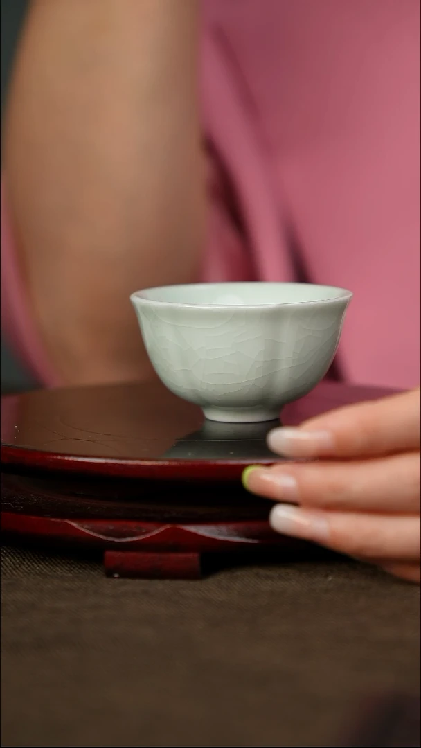 玉青 花口杯 带底款