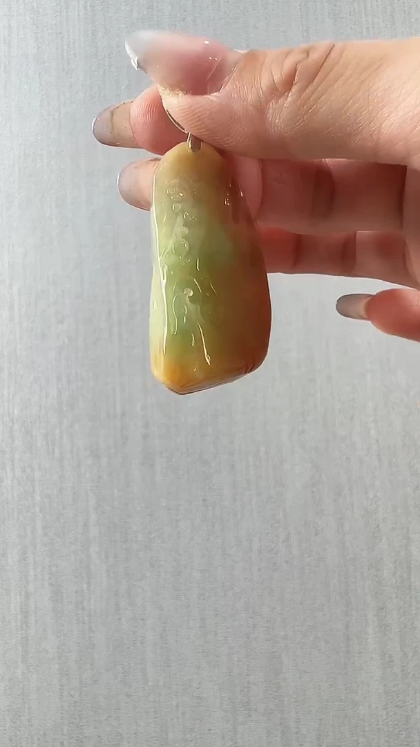 翡翠未镶嵌颈饰悟道