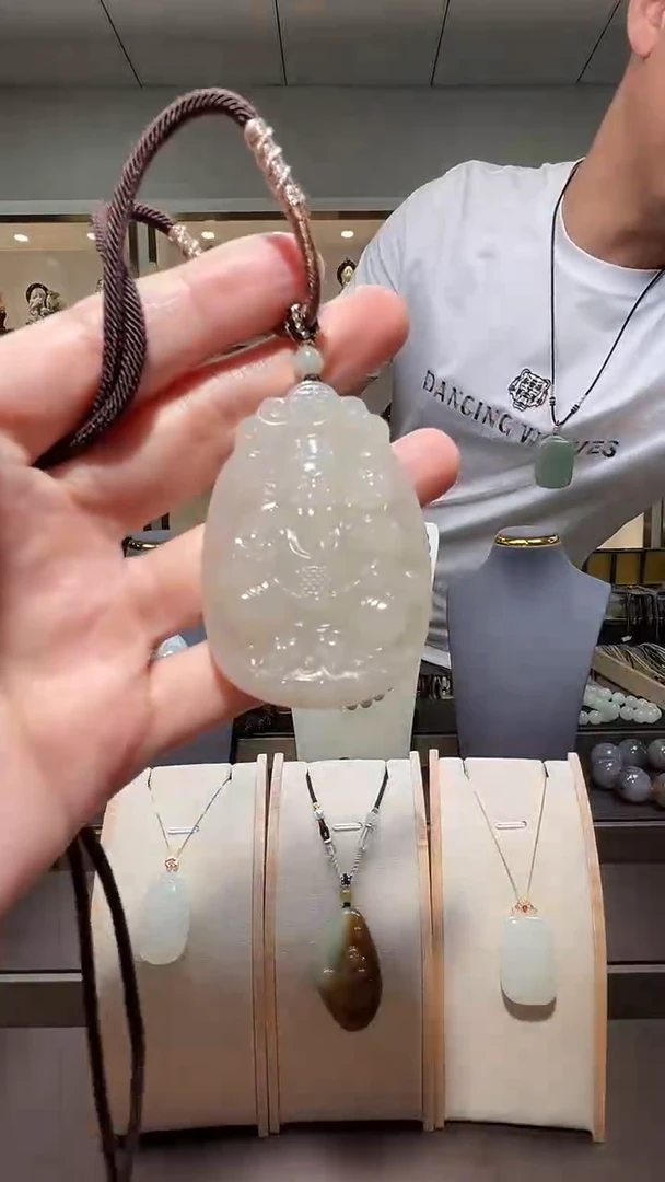 和田玉未镶嵌颈饰苏