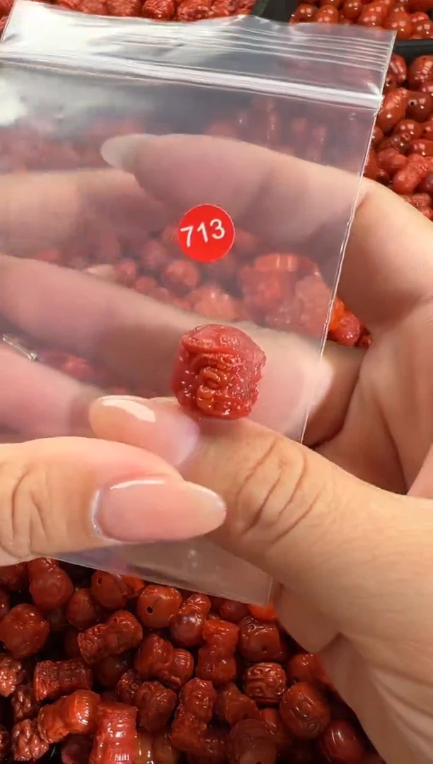 颈饰未镶嵌南红玛瑙1