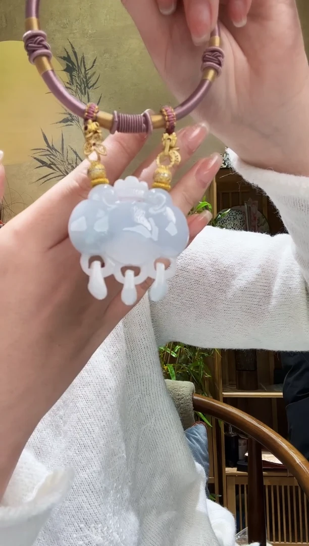 颈饰未镶嵌翡翠吊坠