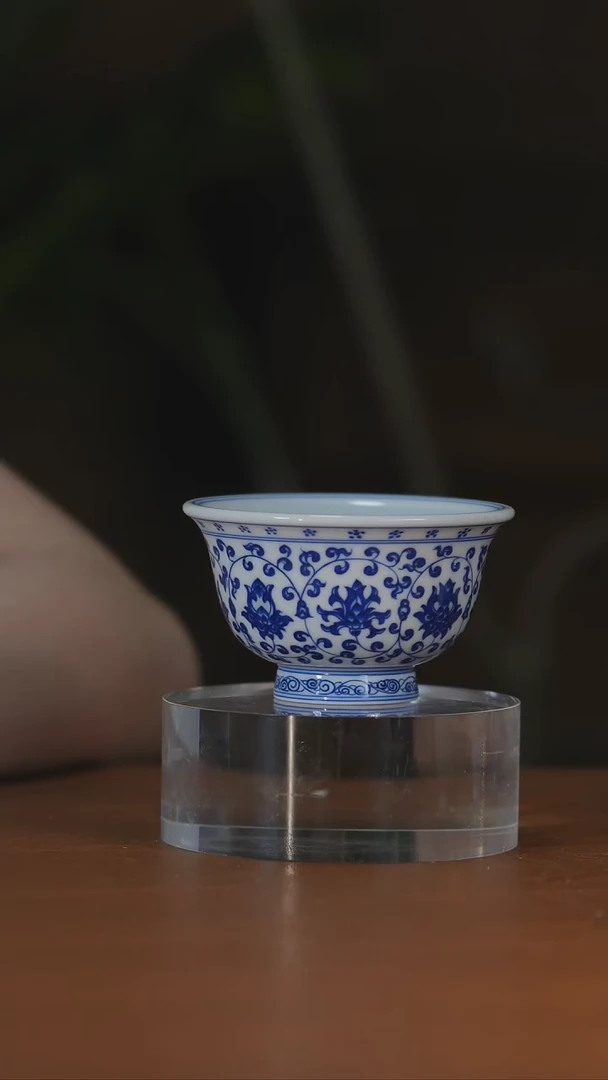 青花缠枝莲压手杯