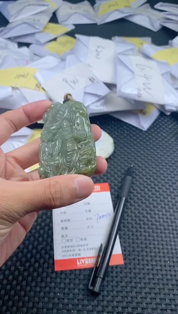 翡翠未镶嵌颈饰