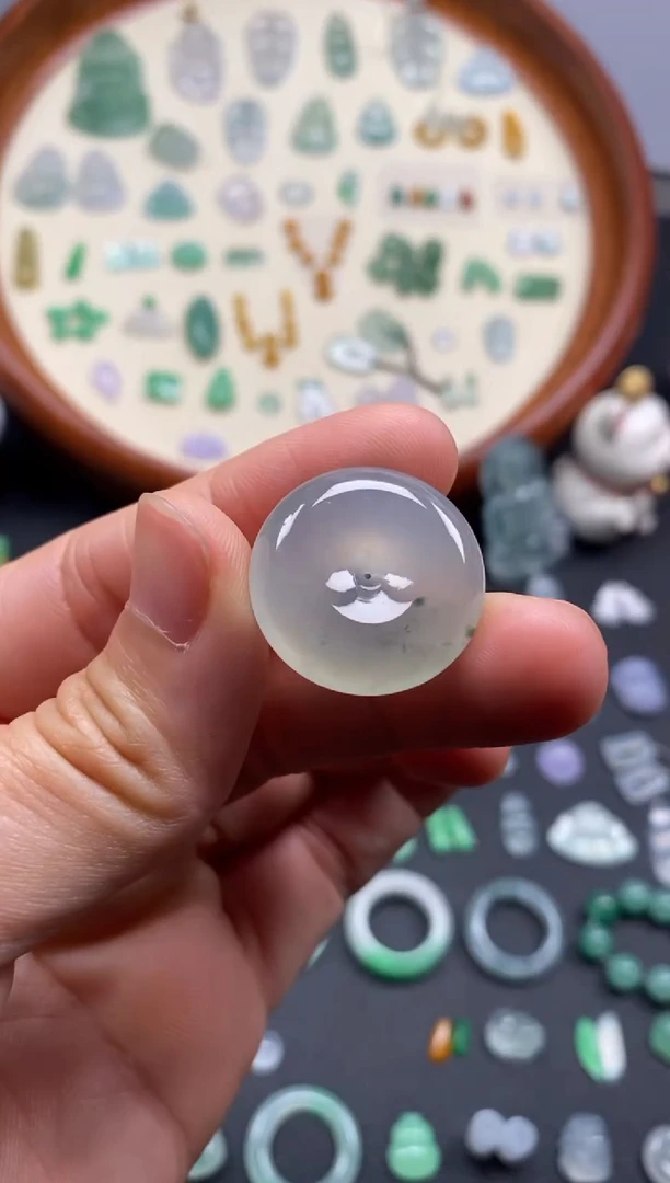 翡翠未镶嵌颈饰冰扣子/芬