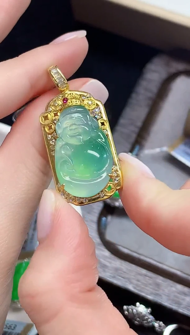 吊坠(不含链)18K金镶嵌翡翠多样性发其一