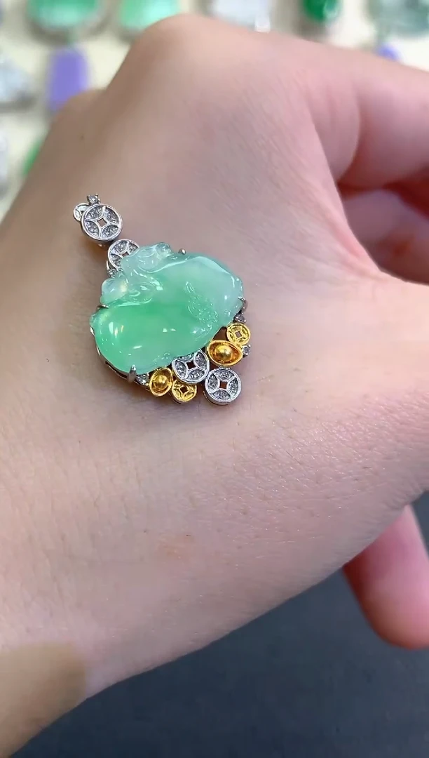 吊坠(不含链)18K金镶嵌翡翠冬日珠宝Q42