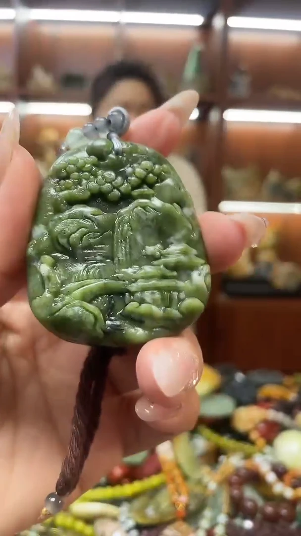 未镶嵌蛇纹石玉吊坠