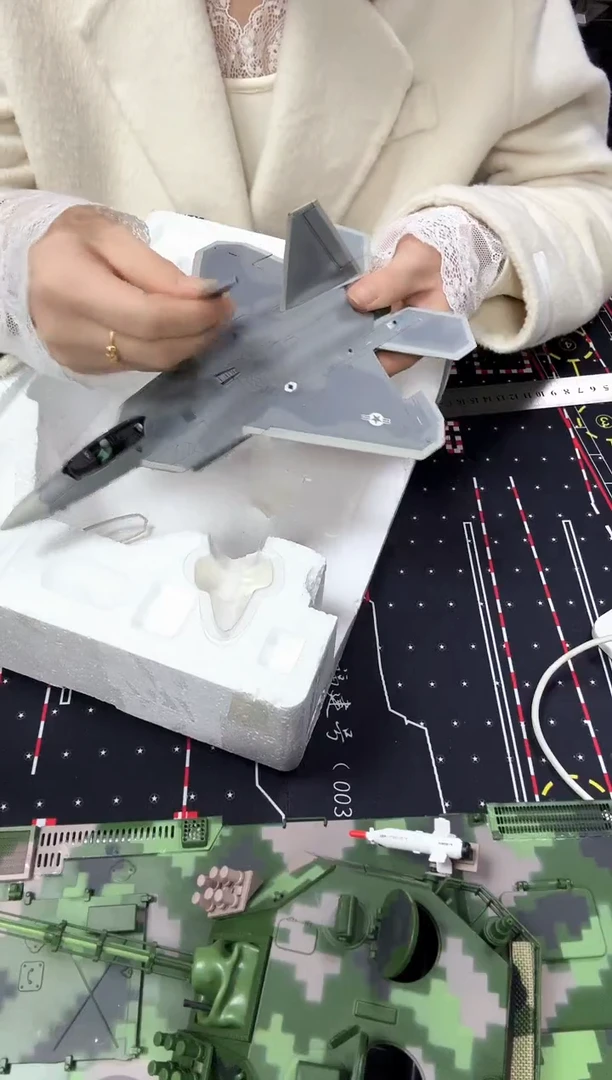 微瑕合金飞机模型F22 缺件的