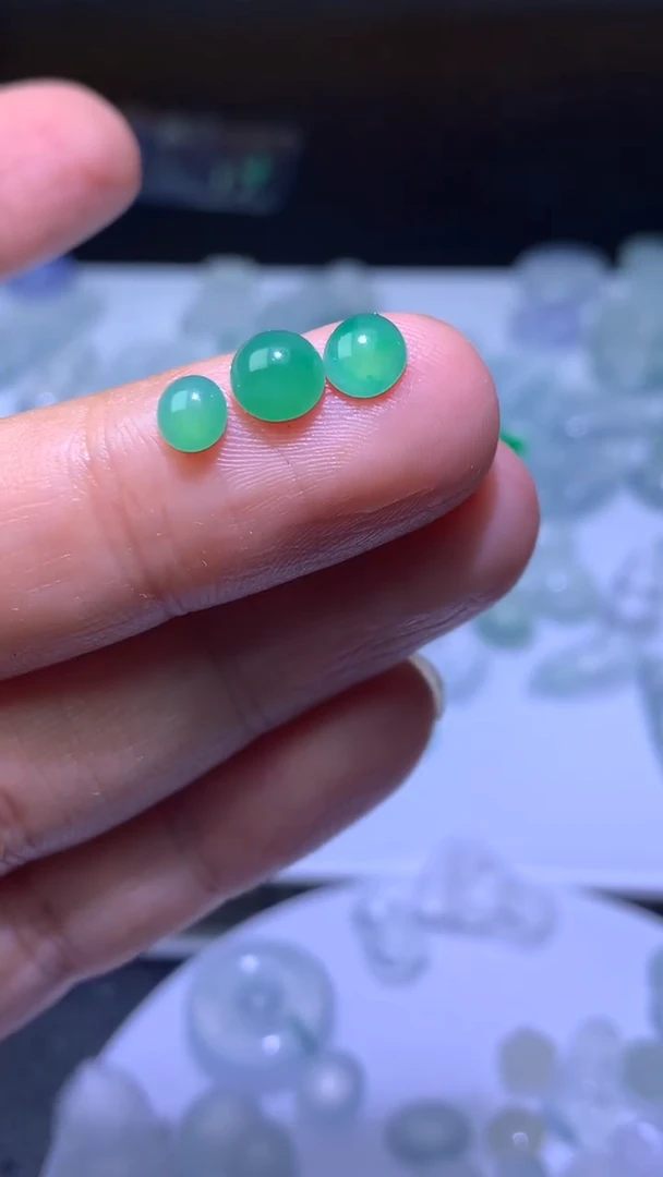 未镶嵌定制翡翠毛货