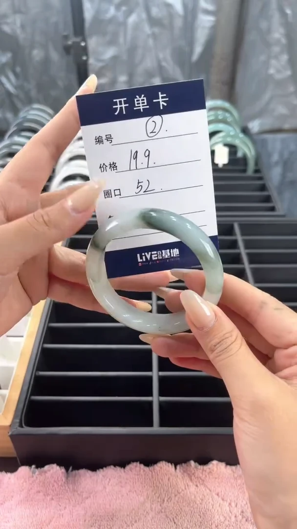 未镶嵌手镯石英岩玉手镯
