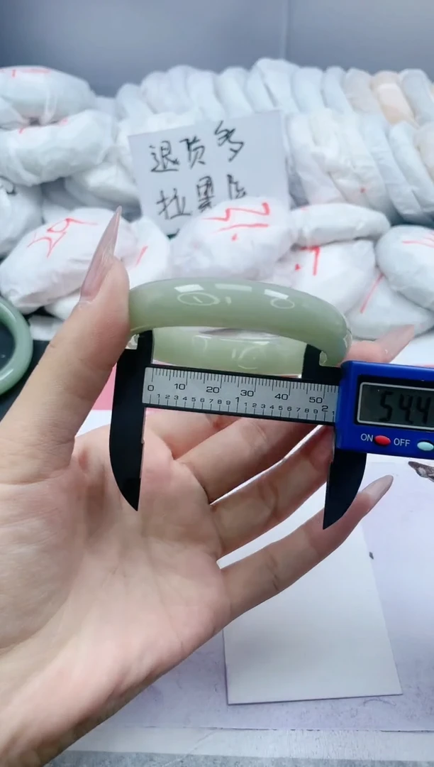 【闪购商品】石英质玉手镯未镶嵌142/54.4