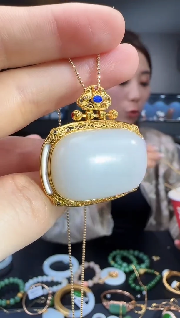 和田玉18K金镶嵌吊坠(不含链)1