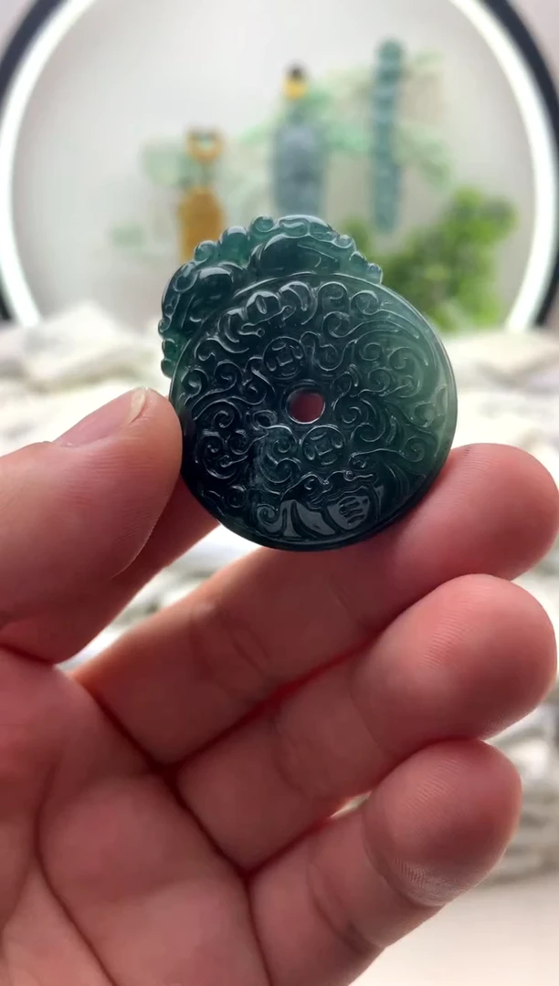 翡翠未镶嵌颈饰菠**萝挂件