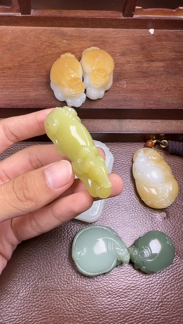未镶嵌和田玉挂件和田玉挂件