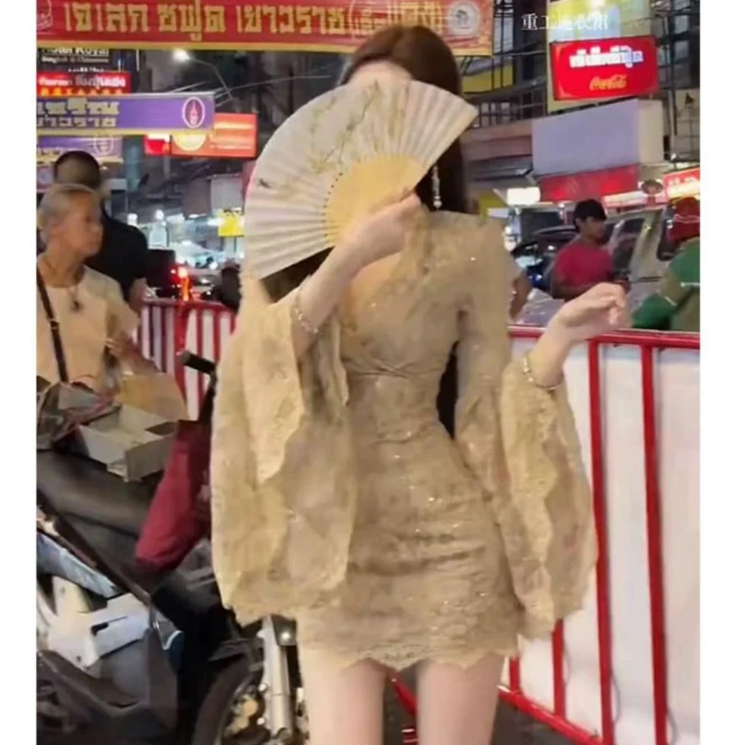 K7443纯欲设计感蕾丝喇叭袖V领连衣裙女夏性感高腰修身显瘦包臀裙