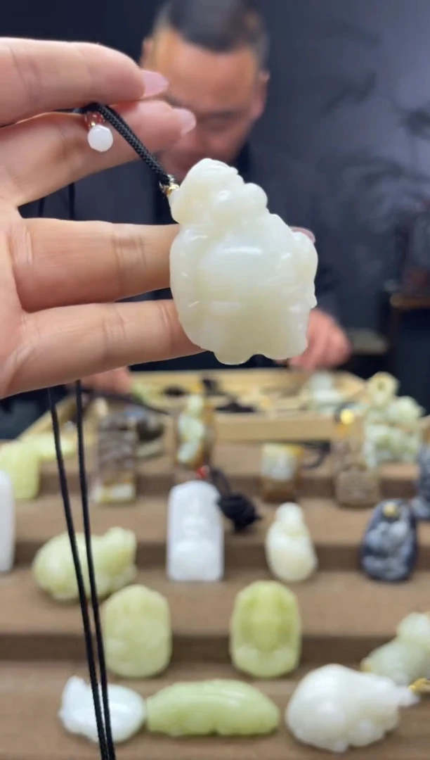 颈饰未镶嵌和田玉1