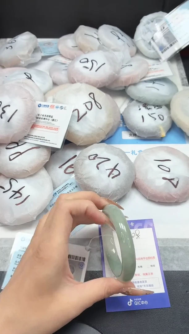 石英质玉手镯未镶嵌308/飘花54.2