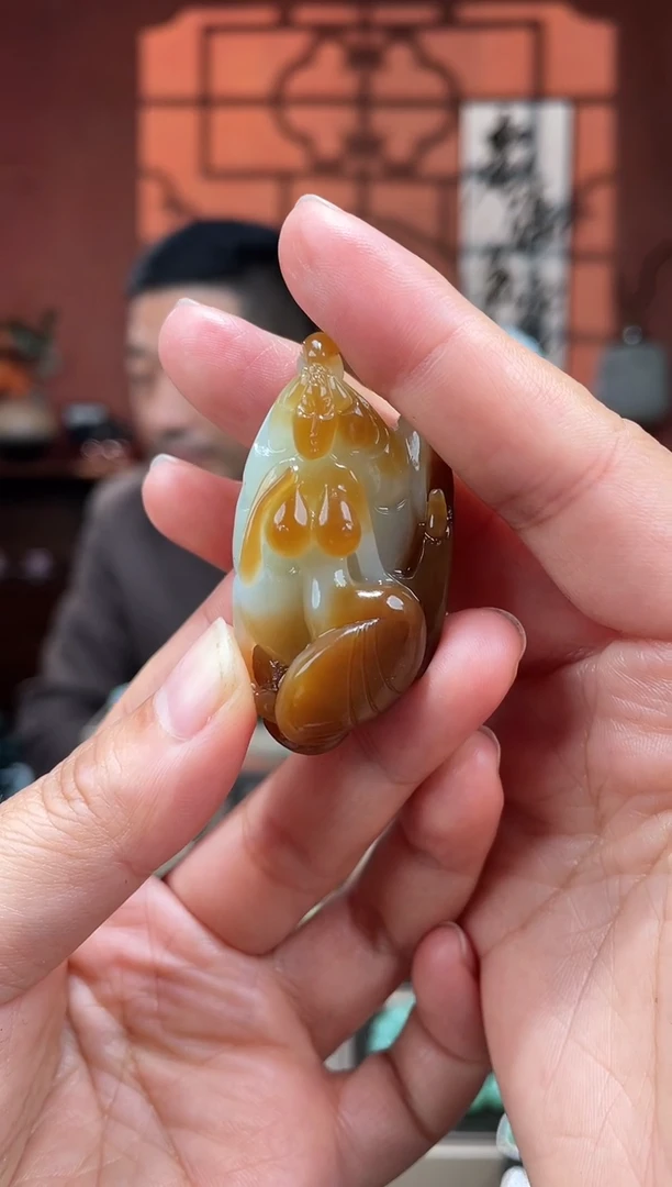 颈饰未镶嵌和田玉吊坠