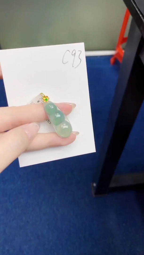 翡翠18K金镶嵌颈饰天然缅甸A货翡翠